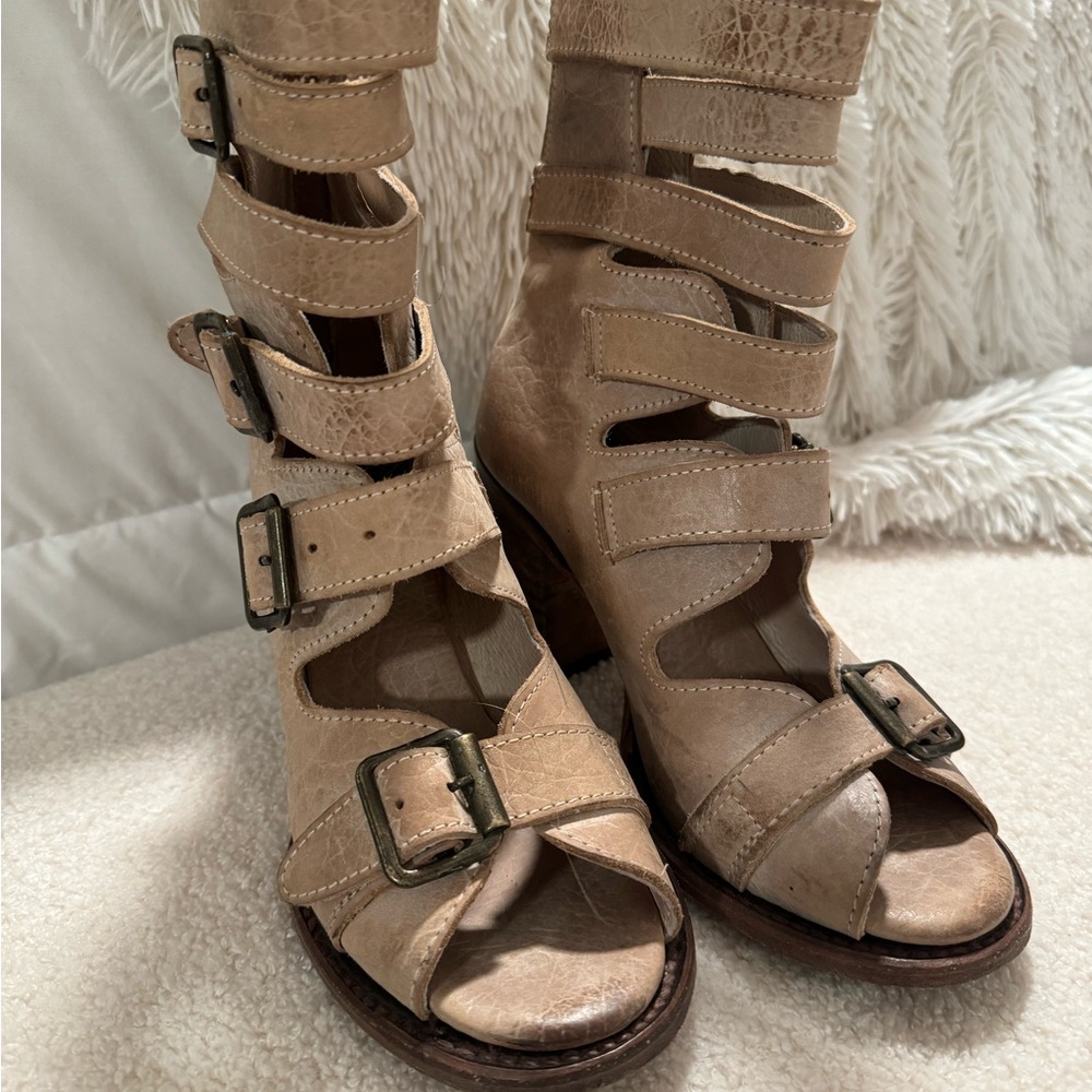 FREE BIRD BOND SANDALS